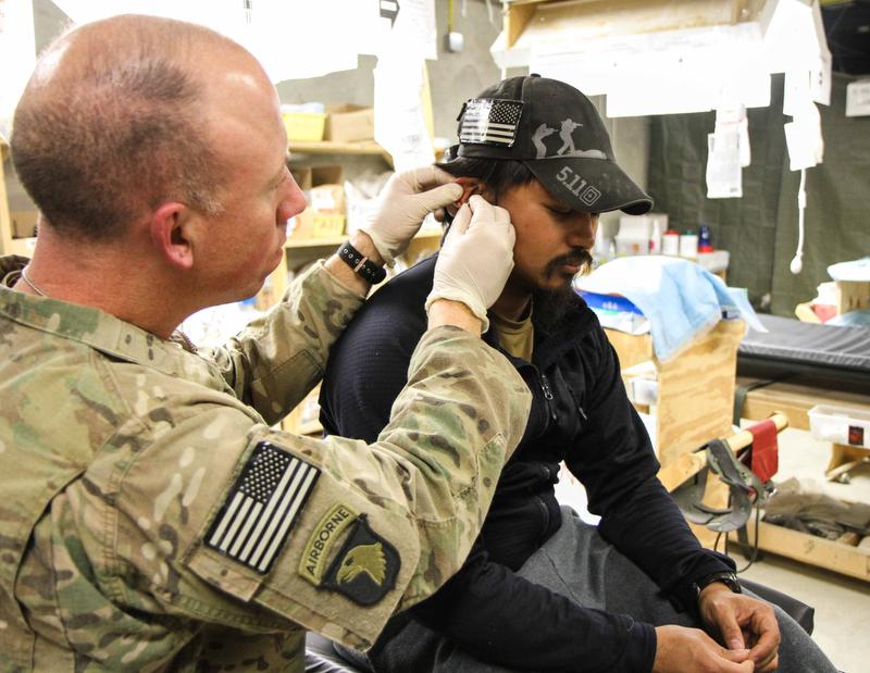 Physician assistant course lets soldiers go officer